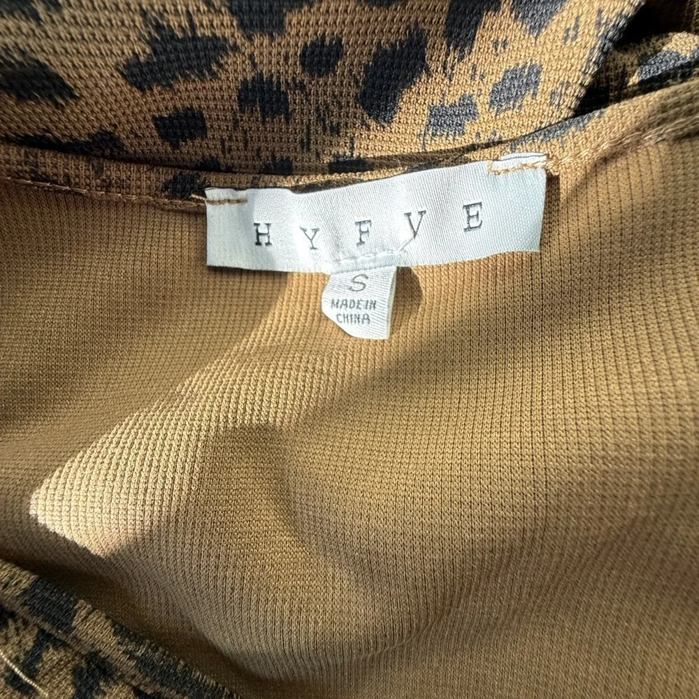 🐆 HYFVE Leopard Print Ruched Ruffle Top – NWT | Size Small - Picture 4 of 5